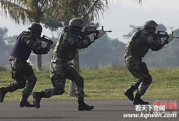 高清:中国印尼两国陆军特种兵联合训练